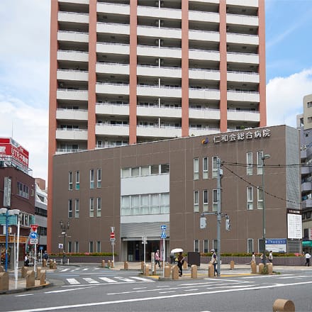 一般財団法人仁和会 仁和会総合病院の正職員 看護助手 病院 急性期病棟 整形外科 眼科 放射線科 消化器内科 消化器外科 一般外科 一般内科 循環器内科 形成外科 リウマチ科 皮膚科 耳鼻咽喉科 その他の診療科目の求人情報イメージ1