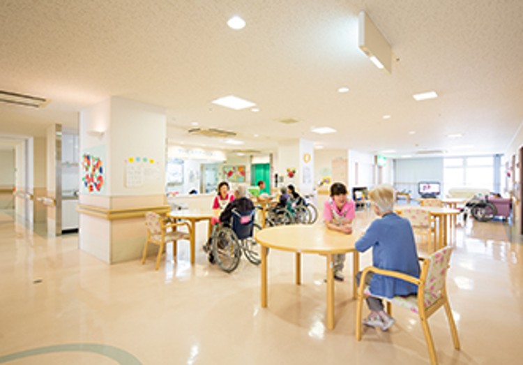 医療法人友愛会 介護老人保健施設ケアセンターサンハウスの正職員 介護職 介護老人保健施設の求人情報イメージ2