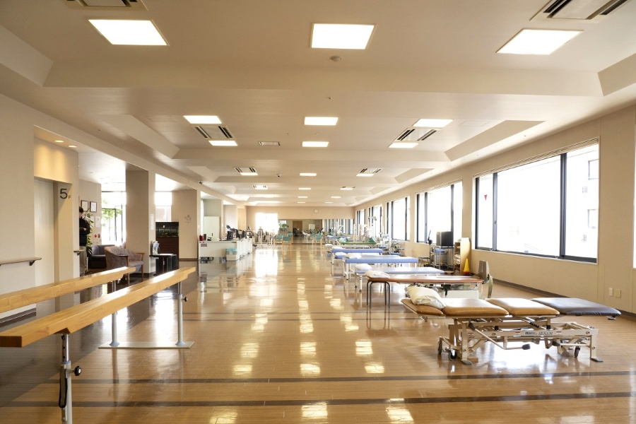 一般財団法人三宅医学研究所 附属三宅リハビリテーション病院の正職員 看護助手 病院 急性期病棟 回復期リハビリテーション病院 整形外科 放射線科 リウマチ科 脳神経外科 神経内科 その他の診療科目の求人情報イメージ3