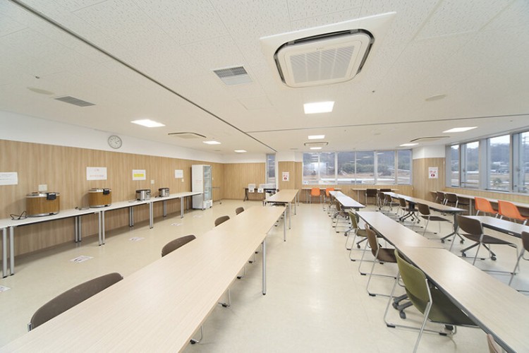 利根保健生活協同組合 利根中央病院の正職員 看護助手 病院 急性期病棟 回復期リハビリテーション病院 整形外科 産婦人科 眼科 放射線科 消化器内科 消化器外科 一般外科 一般内科 循環器内科 リウマチ科 皮膚科 耳鼻咽喉科 精神科・心療内科 小児科 泌尿器科 脳神経外科 呼吸器内科 神経内科 その他の診療科目の求人情報イメージ6